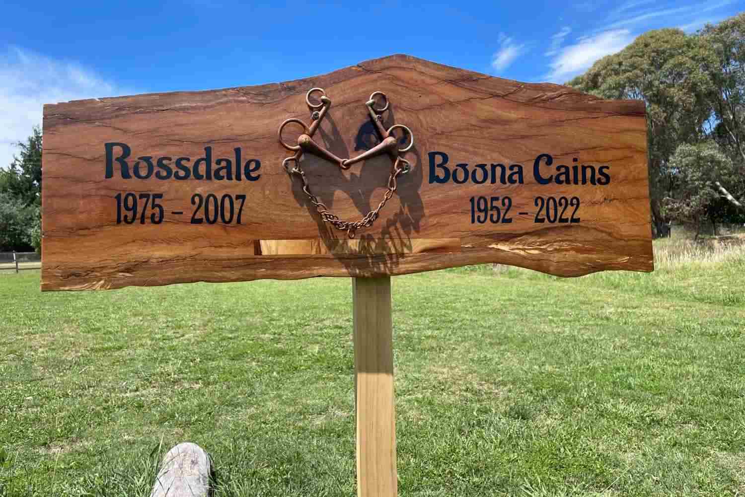 Custom wooden sign made by Metal Wood and Things for businesses in Murrumbateman and Yass